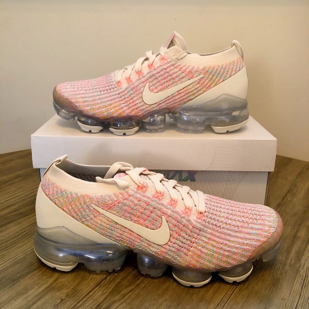 NEW - women’s Air Vapormax Flyknit 3.